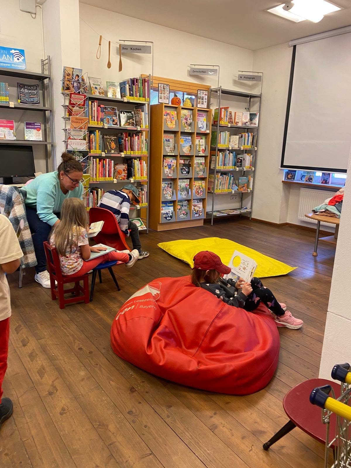 Besuch der Wackezähne/ Vorschulkinder in die Bücherei